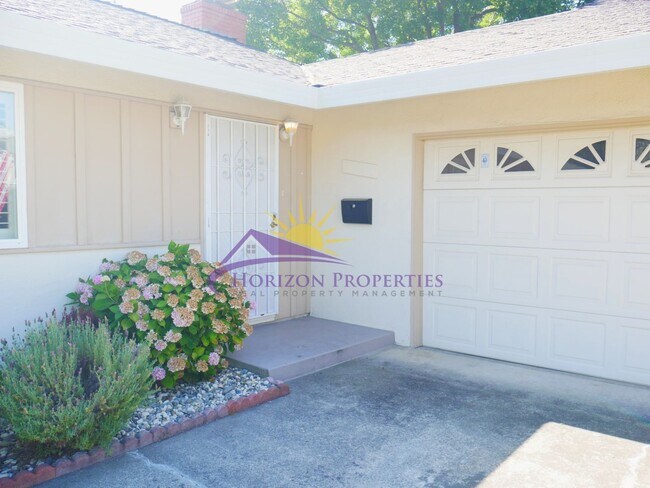 Building Photo - Remodeled 3 Bed 2 Bath 1,215 Sq Ft Citrus Heights Home