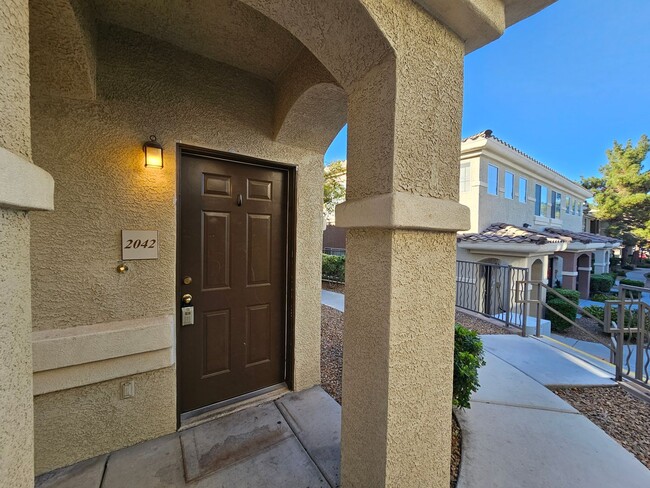 Foto del edificio - 9050 W Warm Springs - 2042