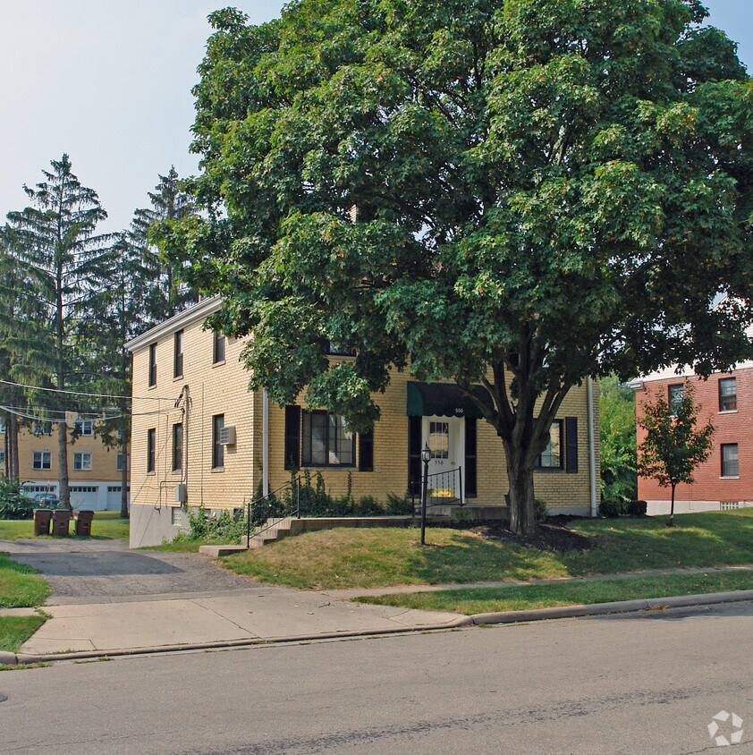 Building Photo - 550-556 Corona Ave