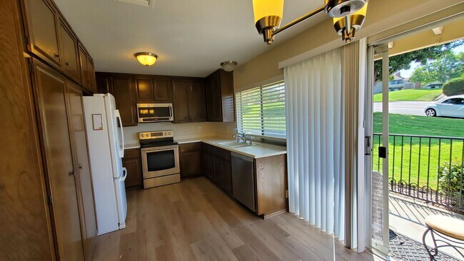 Foto del edificio - Spacious condo 55+ move in ready