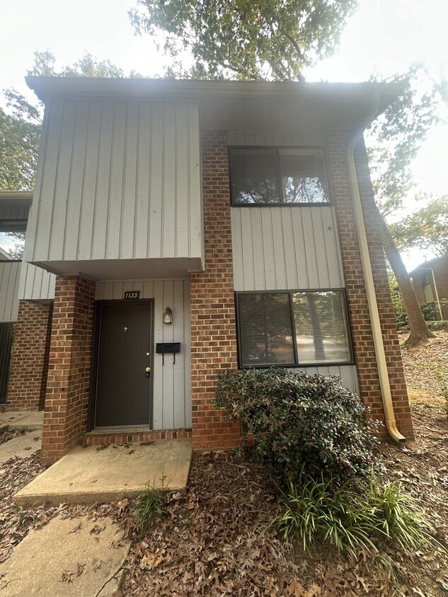 Foto principal - 2 Bed Condo Minutes to Downtown Raleigh & ...