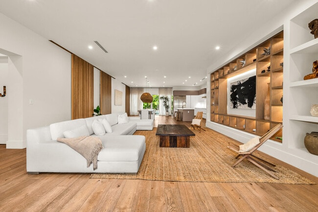 Foto del edificio - 4740 Bay Point Rd