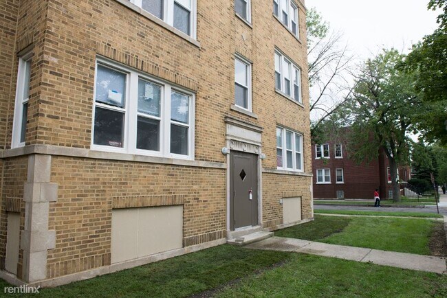 Foto del edificio - 2 br, 1 bath Apartment - 1101 N Lawler Ave
