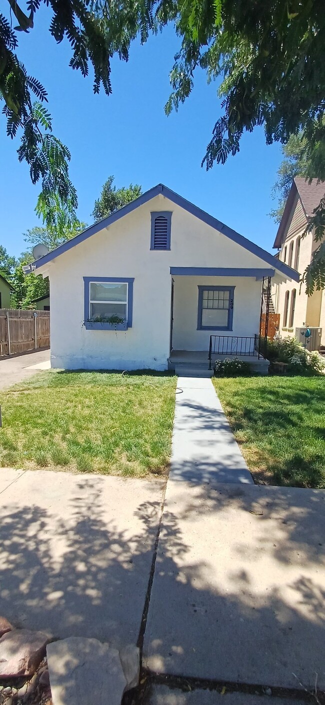 Building Photo - 209 E Adams Ave