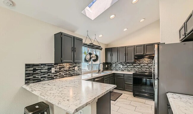 Building Photo - 10440 W 83rd Ave