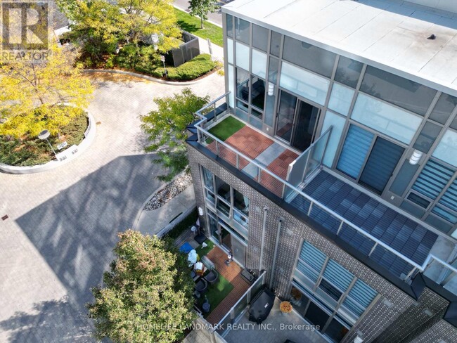 Building Photo - 18-TH18 Graydon Hall Dr