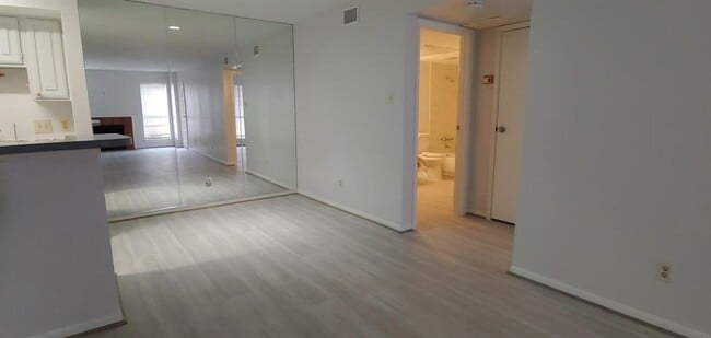 Building Photo - 10202 Forum Park Dr