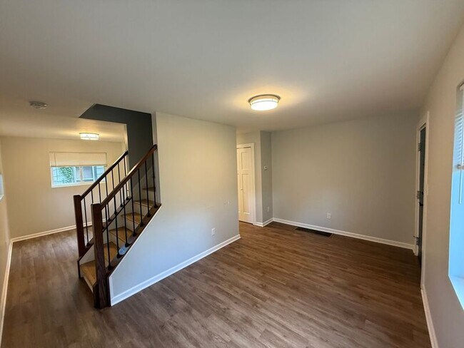 Foto del edificio - 5425 Stewart Ave