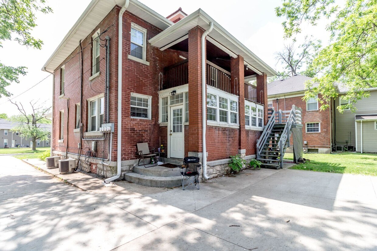 Foto del edificio - 1319 Paris Rd