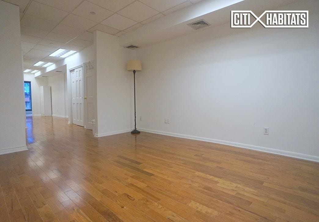 Foto principal - 129 E 47th St