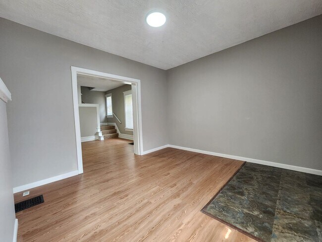 Building Photo - 363 Midland Ave