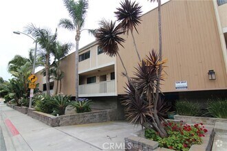 Building Photo - 4637 Park Dr