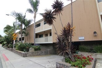 Building Photo - 4637 Park Dr