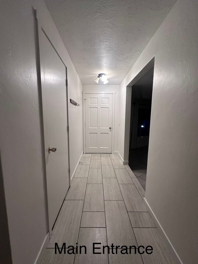 Building Photo - 610 Spencer Ct