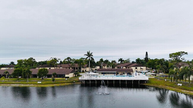 Foto del edificio - 435 Pine Glen Ln