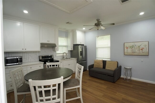 Photo - 3710 Yellowstone Blvd Apartment