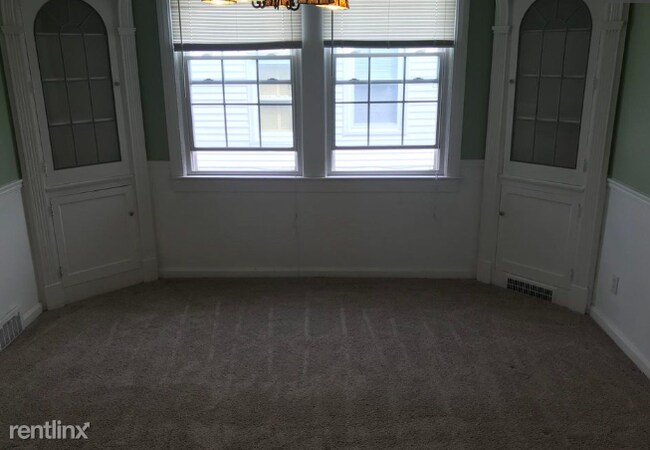 Building Photo - 4 br, 2 bath Townhome - 3695 Strandhill Rd