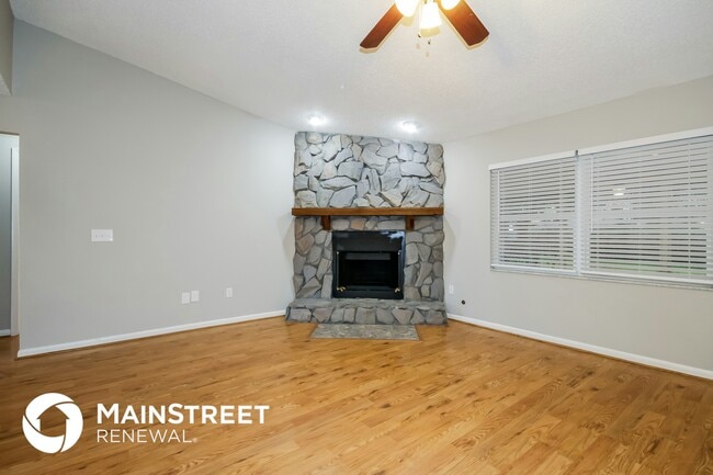 Building Photo - 2740 Birdland Ct