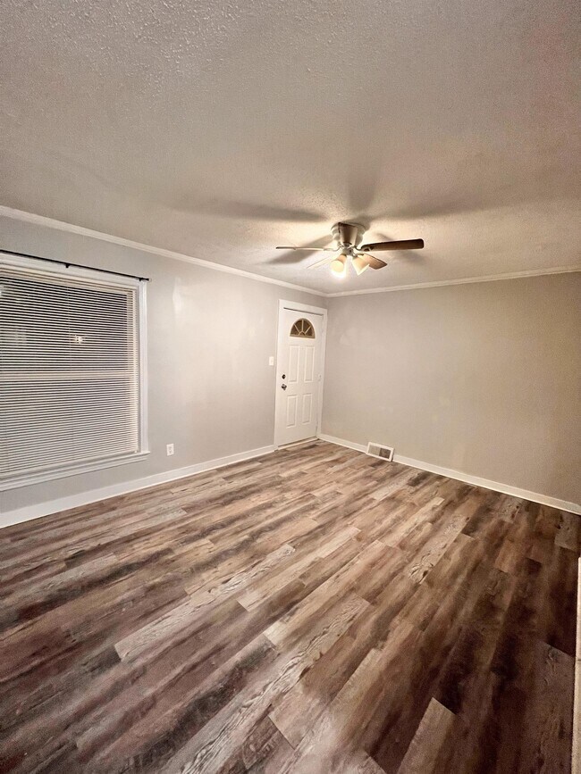 Foto del edificio - 23757 Brittany Ave
