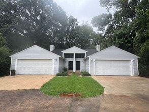 Building Photo - 106 Northwoods Dr