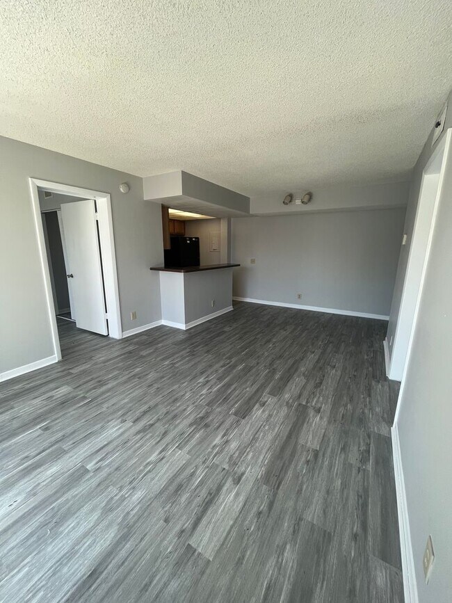 Foto del edificio - TWO BEDROOM TWO BATHROOM !! WATERFRONT COMMUNITY