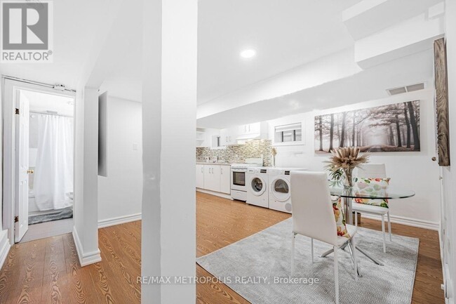 Building Photo - 275 Christie St