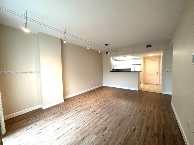 Building Photo - 10 Aragon Ave