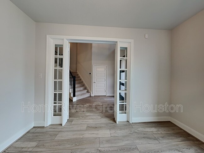Building Photo - 8926 Emerald Cane Dr