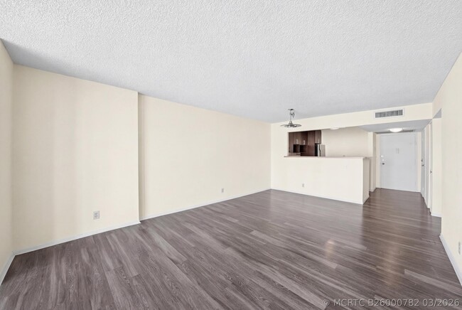 Building Photo - 1000 Parkview Dr