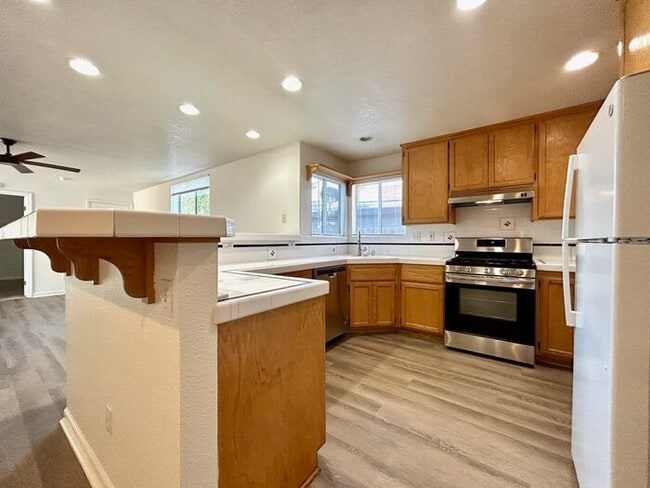 Building Photo - Great 4 bedroom 2 bath home in Rocklin