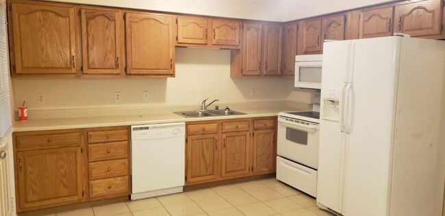 Building Photo - 906 Meenach Dr