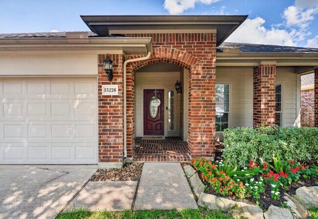 Foto del edificio - 15226 Olmstead Park Dr
