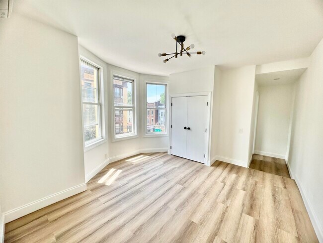 Foto del edificio - 770 West Side Ave
