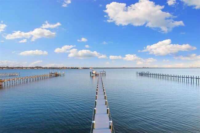 Foto del edificio - 450 Bayshore Dr