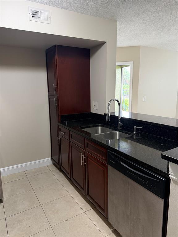 Building Photo - 425 Fountainhead Cir