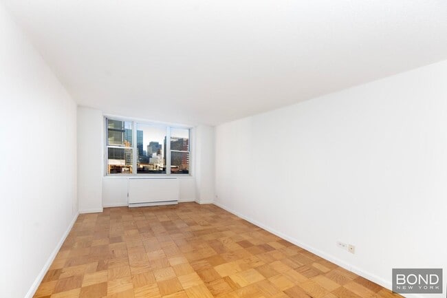Foto del edificio - 166 E 34th St