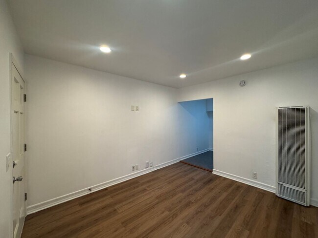 Foto del edificio - 4175 W Broadway