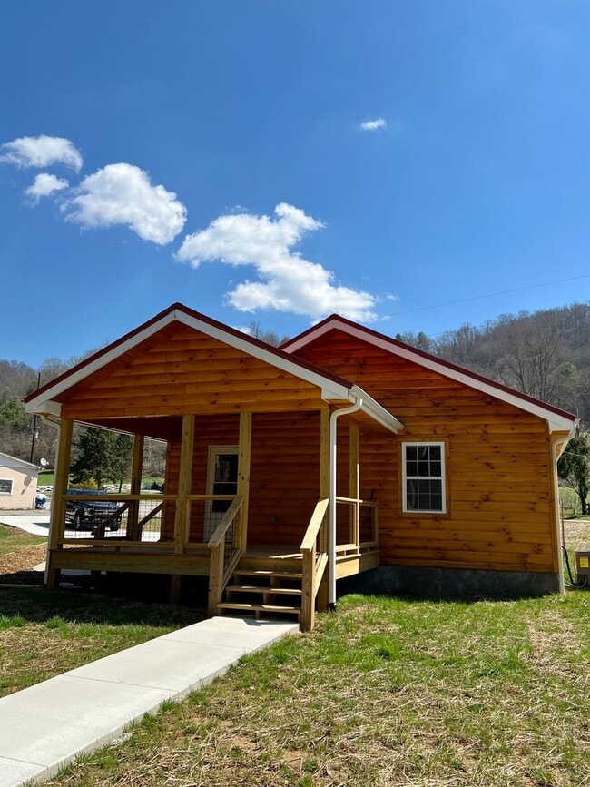 Building Photo - Updated 2 Bed 1 Bath Home in Mars Hill, NC!!