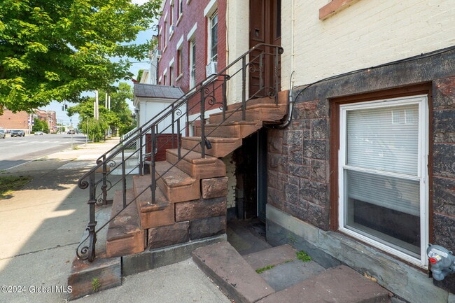 Building Photo - 359 Washington Ave