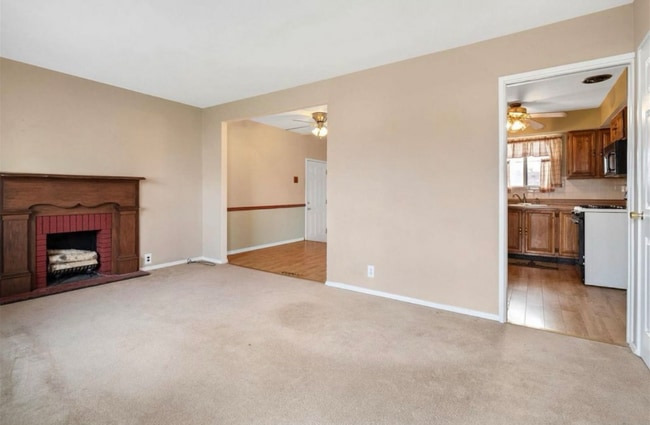 Building Photo - 532 Topaz Ave