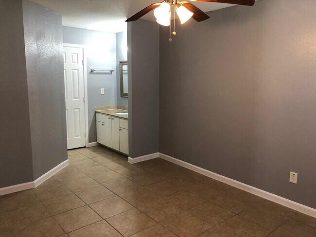 Foto del edificio - 716 Memorial Mews St