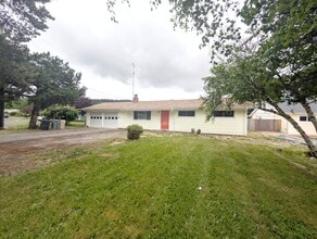 Building Photo - 1117 NW Oak Ave