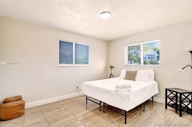 Building Photo - 2 br, 1 bath House - 23 NW 41st St