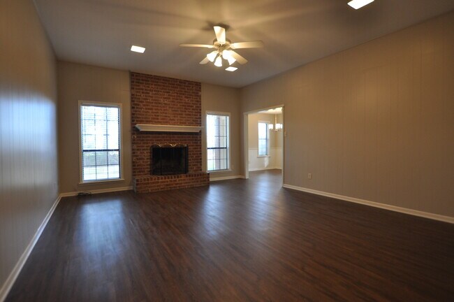 Foto del edificio - Coming Soon: Stunning 3 Bedroom, 2 Bathroo...