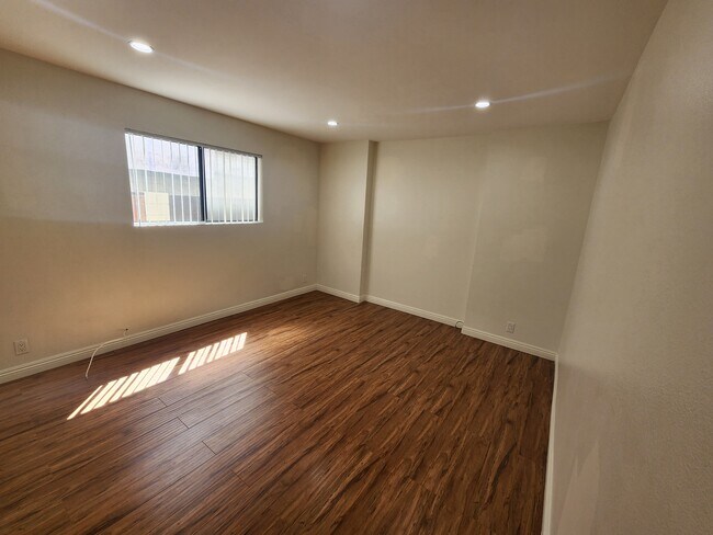 Foto del edificio - 626 N Isabel St