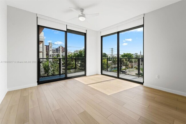 Foto del edificio - 555 NE 8th St