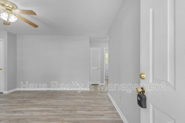 Building Photo - 518 Aspen Dr