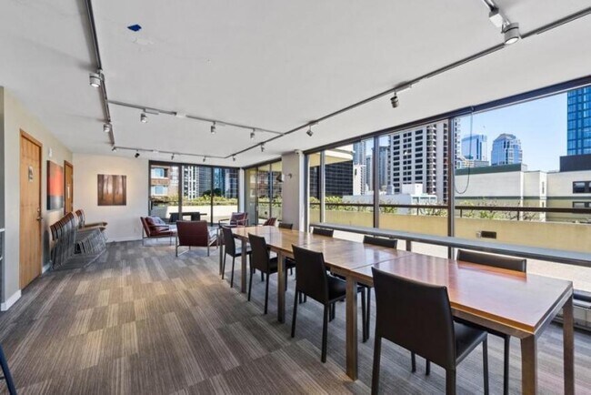 Foto del edificio - 1 bedroom in Seattle WA 98121