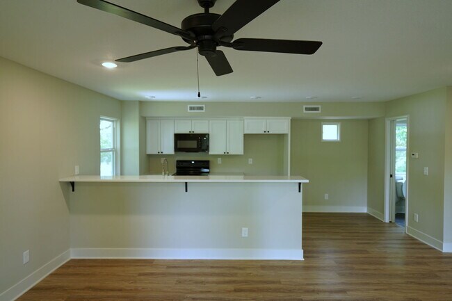 Foto del edificio - 1104 N 1200 Rd