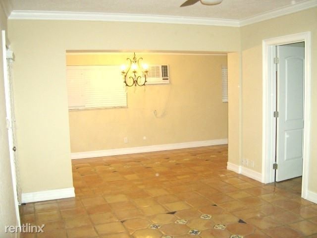 Building Photo - 443 NE 17th Way